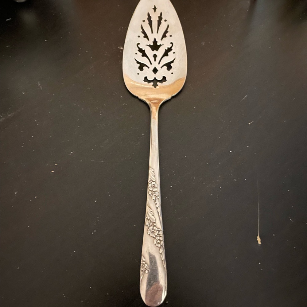 Lovely vintage to 1950 pie or cake server